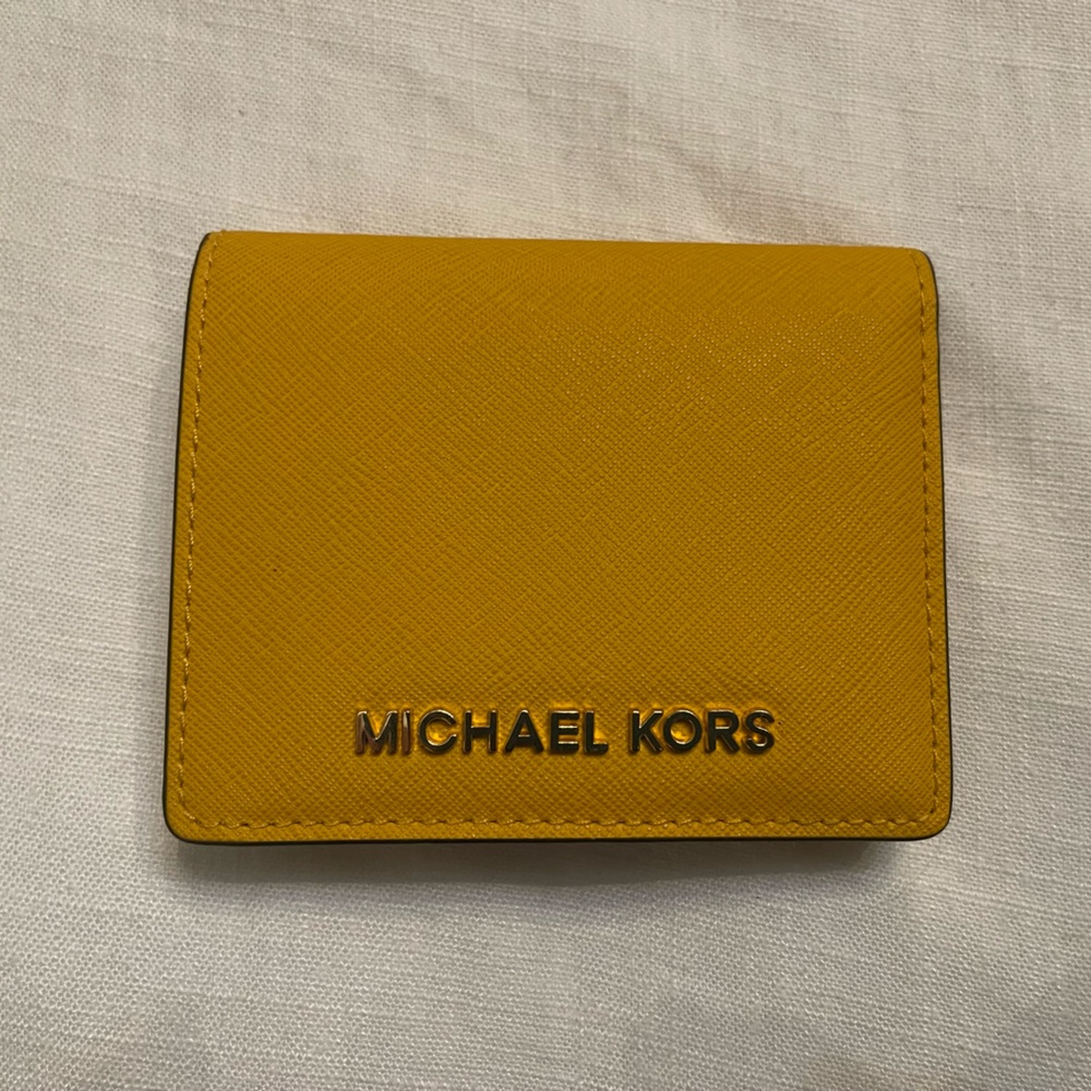 NWOT Michael Kors Jet Set wallet in Dark Gold